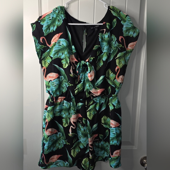 As U Wish Tropical Flamingo Print Short Sleeve Romper Fully Lined Large - Picture 1 of 7